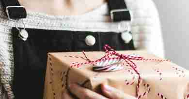 Photo of sad girl with holiday gift by Kira auf der Heide on Unsplash