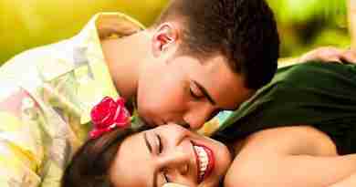 happy looking couple kissing. Image by Omar Medina from Pixabay