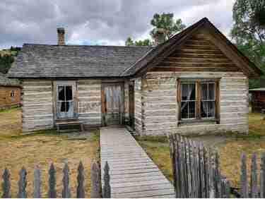 A photo the author took of a home in Bannock Ghost Town when she fulfilled her childhood dream of visiting.