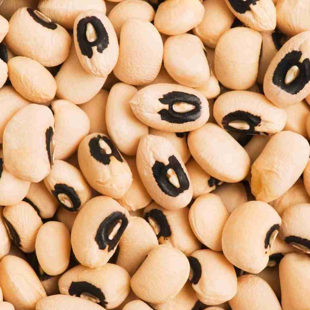 Close-up photo of black-eyed peas.